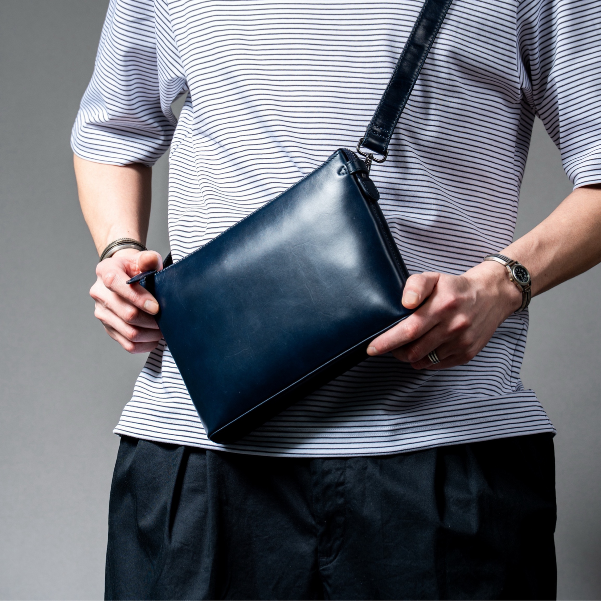 サコッシュ メンズ 本革 オイルサドルレザー iPad Pro11対応｜THB015
